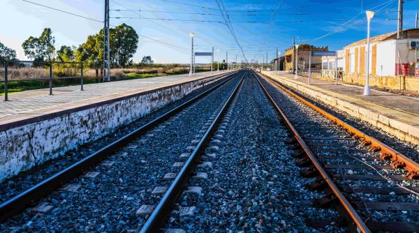 Accident feroviar grav în gara din Mediaș: Un bărbat a fost lovit mortal de tren. Circulația feroviară este oprită