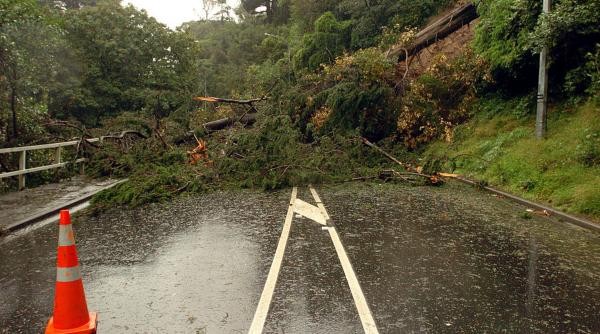 Alertă meteo imediată de vânt puternic cu rafale de până la 140 km/h, emisă de ANM. Ce zone sunt vizate de cod portocaliu