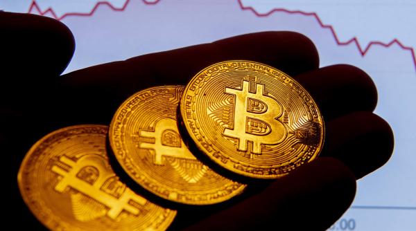 Alertă pe piața cripto: Prețul Bitcoin s-a prăbușit sub pragul critic de 92.000 dolari. Altcoin-urile arată și mai rău