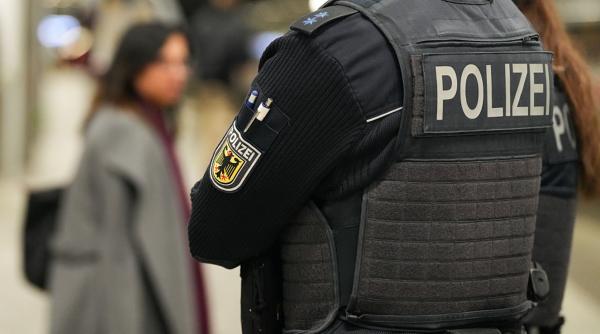 O fetiță de 12 ani surdă și bolnavă a fost împușcată de polițiști, în Germania. I-ar fi atacat pe agenți cu două cuțite