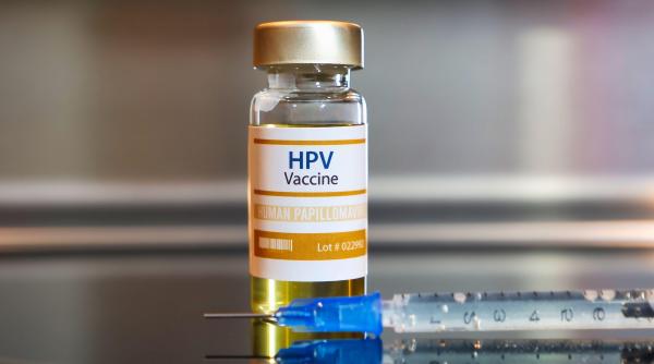 Sondaj: ce cred tinerii români despre vaccinarea anti-HPV