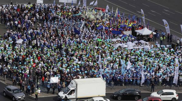 sindicalistii din educatie si sanatate ameninta cu greva generala nu acceptam sa se mai atinga de veniturile noastre