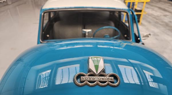 Un model DKW 3=6 Sonderklasse, construit de predecesorul AUDI în urmă cu 65 de ani, a intrat pe poarta RAR Grivița