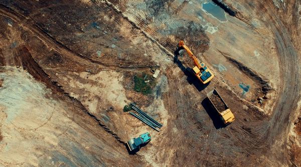 Un teren viran din Sectorul 4 a devenit un parc modern. La ora actuală se efectuează lucrări de dublare a suprafeței acestuia