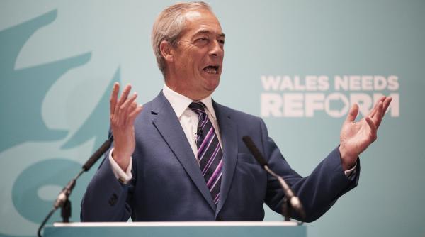 Românii din Marea Britanie, vizați direct de Nigel Farage. Reform UK anunță că va tăia toate beneficiile sociale pentru cetățenii UE