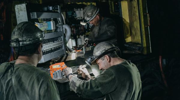 O întreagă industrie cu mii de angajați riscă să fie decimată: “Noile reglementări UE vor adânci dendența de China”