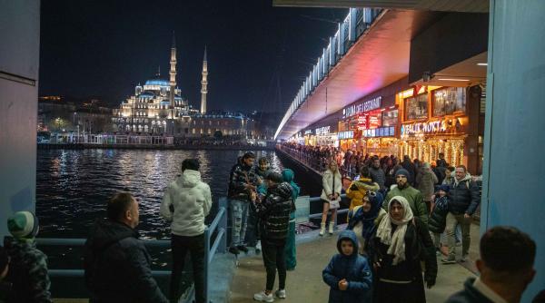 O tânără a ajuns la spital în stare gravă după ce a băut o cafea într-un bar din zona turistică a Istanbulului