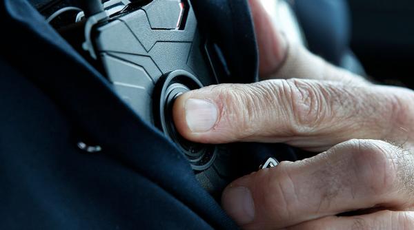 Polițiștii locali vor purta dispozitive bodycam. Care sunt situațiile în care vor putea înregistra fără consimțământ