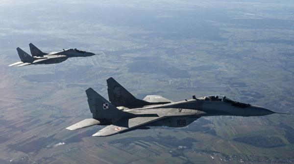 Polonia a ridicat avioane de luptă și a închis două aeroporturi, după ce rușii au atacat masiv Ucraina 