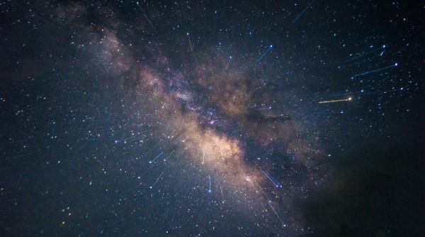 Telescopul spațial James Webb posibil să fi descoperit primele stele din Univers
