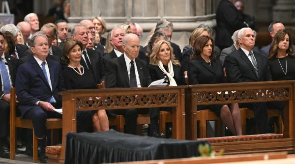 Trump și JD Vance nu au fost invitați la înmormântarea lui Dick Cheney. Doi foști președinți și patru foști vicepreședinți participă