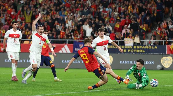 un ceas de lux si doua inele cu valoare totala de 300 000 de euro au fost furate din vestiarul nationalei turcia in sevilla