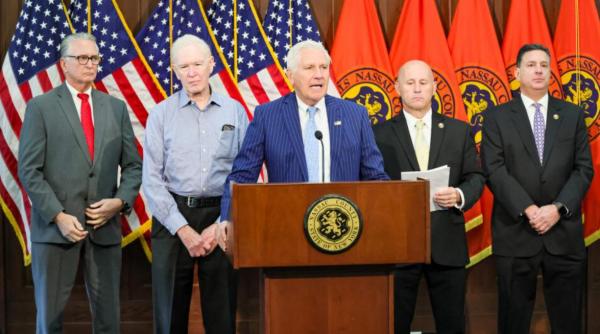 un roman si a facut in sua permis de conducere cu numele lui david beckham apoi s a apucat de furat diamante