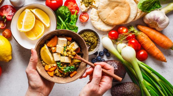 Cum îți iei proteina în Postul Crăciunului. Lista alimentelor care înlocuiesc cu succes carnea și lactatele