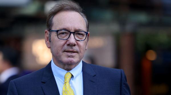 Kevin Spacey spune că nu mai are casă și că acuzațiile de agresiune sexuală l-au ruinat: „Locuiesc prin hoteluri și Airbnb-uri”