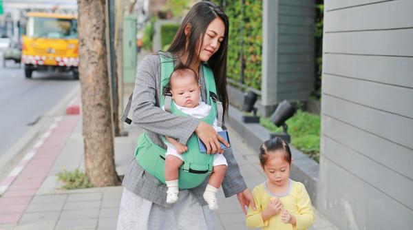 Un fenomen nou ia amploare în China. Ce preferă mamele singure în loc să se recăsătorească sau să aibă o relație cu un bărbat