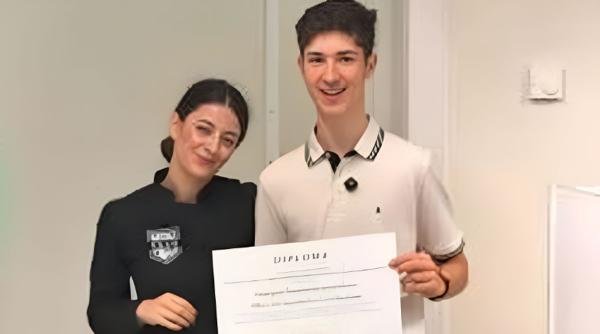 Un adolescent român de 14 ani a devenit cel mai tânăr somelier din lume