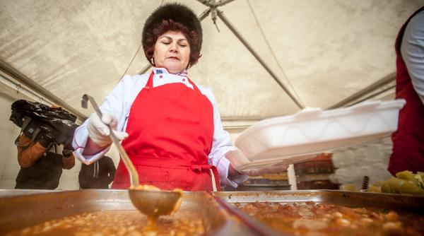 Austeritatea taie ciolanul cu fasole din meniul de 1 Decembrie. Și pentru Revelion primăriile renunță la artificii