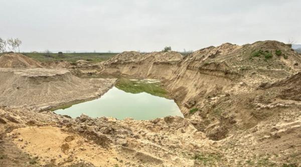 Dezastru ecologic pe râul Jiu, în urma extracțiilor haotice. “A fost afectată și stabilitatea digului anti-inundație” 