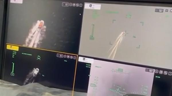 Imagini din centrul de comandă al dronelor israeliene Watchkeeper X, unde Antena 3 CNN a filmat o demonstraţie în direct