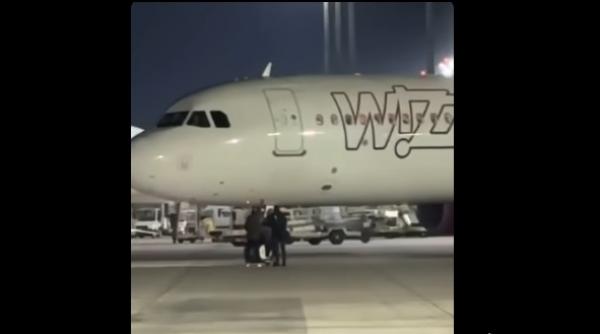 Moment incredibil cu doi români care aleargă pe pista aeroportului din Koln, după un avion Wizz Air. Cum au reuşit să ajungă acolo