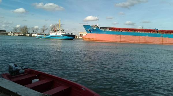Alertă pe Canalul Sulina. O navă cargo sub pavilion turcesc a eșuat, autoritățile portuare iau în calcul să trimită un remorcher