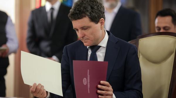 CCR îi dă dreptate lui Nicușor Dan. Legea care majora salariile și acroda sporuri în ministerul Economiei este neconstituțională