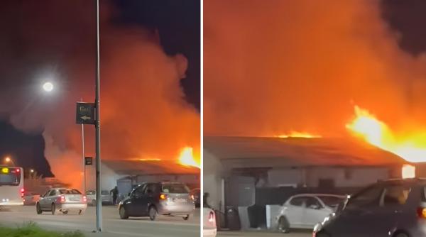 Incendiu puternic la marginea Bucureștiului, în Domneşti: sunt două victime, una de la ISU, iar traficul este restricţionat