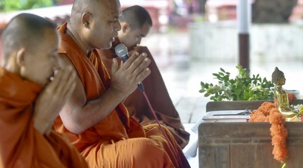 Șoc la un templu din Thailanda. O femeie adusă pentru a fi incinerată a început să miște și să bată în sicriu