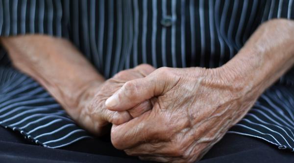 Perioada în care se primesc pensiile în decembrie. Peste două milioane de pensionari vor primi bani în plus, cu o condiție