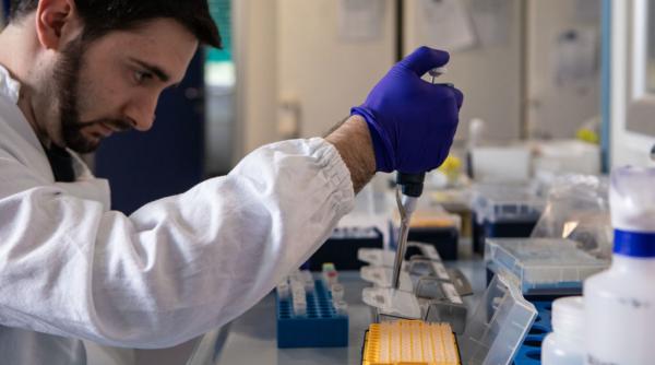 Toxinele invizibile din jurul nostru, factori declanşatori pentru bolile autoimune: Peste 1 milion de români sunt afectați