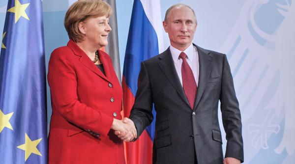 Angela Merkel revine asupra declaraţiilor despre războiul din Ucraina şi spune că nu s-a mai putut întâlni cu Putin din cauza pandemiei