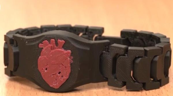 Brățara ”Save my life”, invenția tinerilor din Oradea care salvează vieți