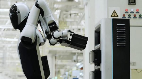 China va folosi roboți umanoizi care își schimbă singuri bateriile pentru patrulele de-a lungul frontierei cu Vietnamul