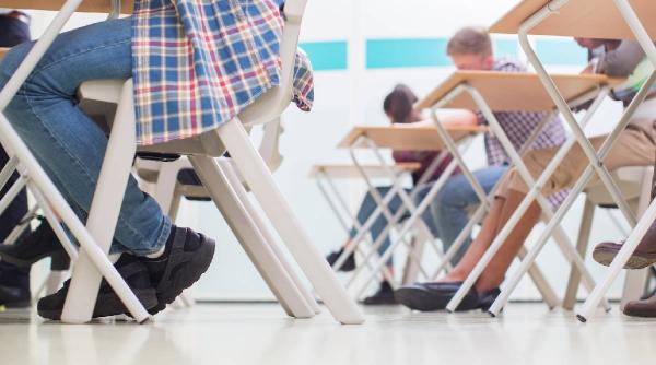 Proiect legislativ: Disciplina „Educaţie emoţională şi nonviolenţă” ar putea fi introdusă în şcoli