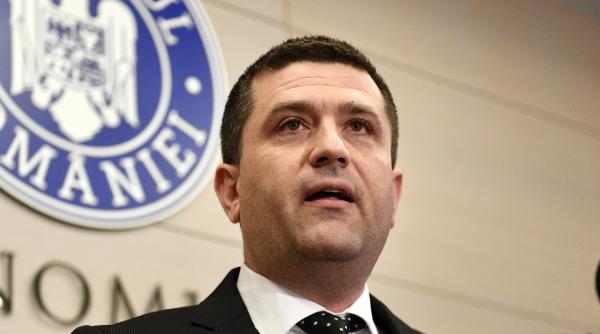 Radu Miruță, ministrul propus interimar la Apărare, și-a publicat diplomele pe Facebook: „Facultatea de Drept am făcut-o ca hobby”