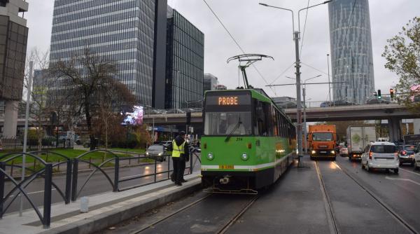 „Tramvaiul corporatiştilor” a trecut probele pe linia 5 din nordul Bucureștiului. Când revine în circulație pentru călători