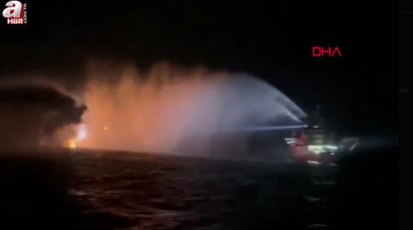 Ucraina a lovit petrolierele din flota-fantomă a Rusiei cu drone navale Sea Baby. Imagini cu momentul atacului din Marea Neagră