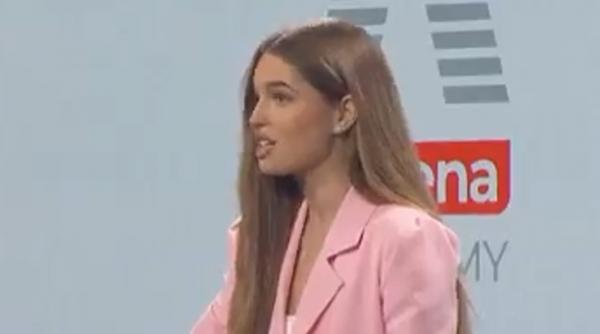 Visul de a fi prezentator TV prinde contur la Antena Academy. A treia serie de cursanţi a susţinut examenul final