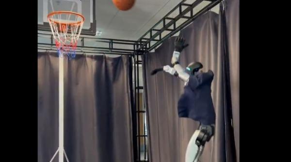 primul robot umanoid care joaca baschet imita aproape perfect abilitatile unui sportiv real