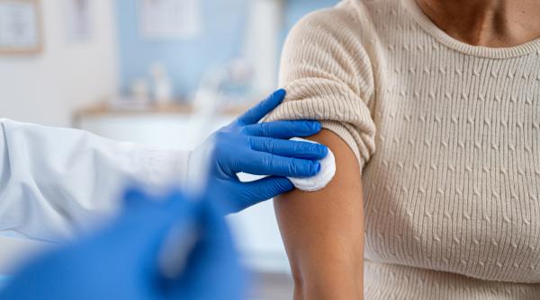 Anglia lansează un plan național pentru a elimina transmiterea virusului HIV până în 2030 și introduce testarea la Urgențe