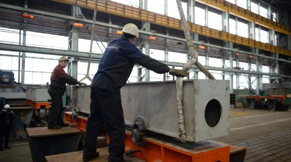 Cel mai bogat ucrainean își extinde afacerile în România. Rinat Ahmetov cumpără fabrica de țevi Arcelor Mittal de la Iași 