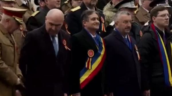 Scandal după ce „suveraniștii” au huiduit în timpul imnului la Alba-Iulia. Simion și Georgescu, interzis la mitinguri de 1 Decembrie
