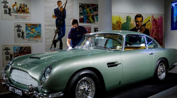 A cumpărat o mașină ca a lui James Bond și a lăsat-o să ruginească pe stradă. Acum valorează peste 1 milion de euro