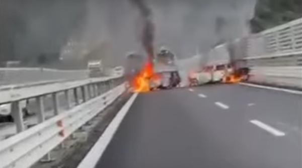 Jaf pe o autostradă din Italia. Hoţii au atacat o dubă blindată cu mitraliere Kalașnikov şi au plecat cu 2 milioane de euro