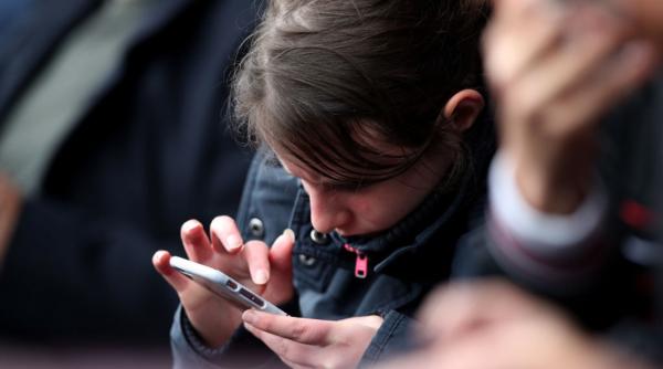 un nou studiu a demonstrat adolescentii care detin un smartphone sunt mai predispusi la depresie obezitate si somn insuficient