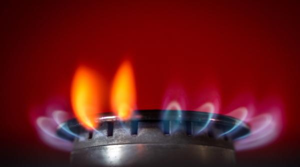 Cu cât ar putea crește factura de gaze în 2026, din primăvară, când expiră plafonarea prețurilor. Acum plătim cel mult 0,31 lei/kWh