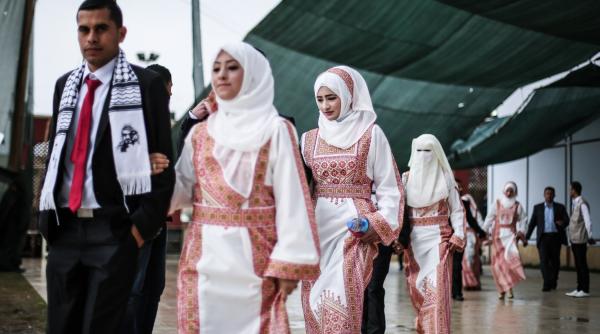 Imagini rare în Gaza, după ani de război. 54 de nunți au avut loc într-o singură zi