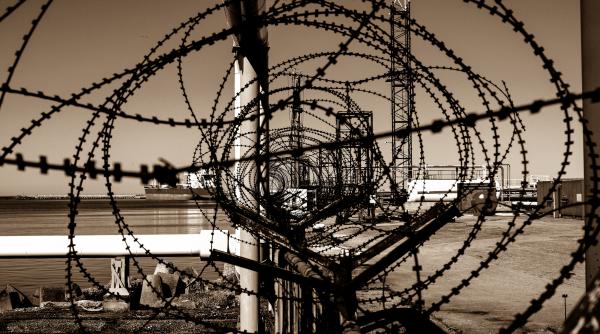 Zeci de mii de ucraineni cu vârste între 18 şi 22 de ani au fugit de război, în Polonia, după ce Kievul a relaxat restricţiile