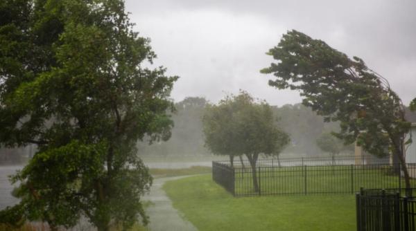 avertizari imediate de la anm s a emis cod rosu de vant puternic mai multe judete sunt sub atentionare cod galben